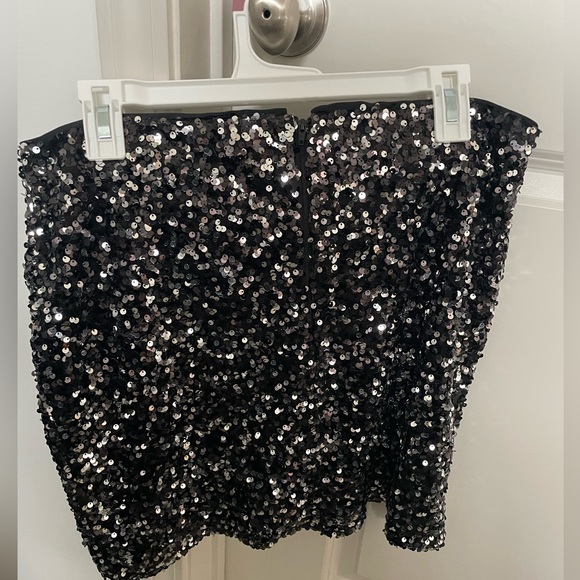 ASOS brand, black sequin skirt - Picture 2 of 4